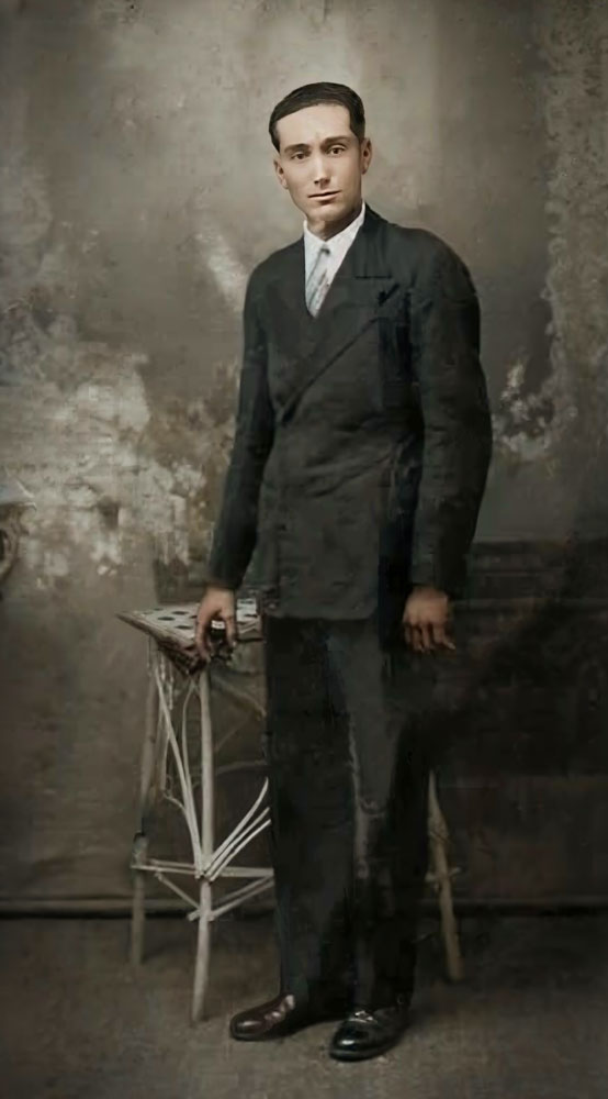 Foto del Abuelo deteriorada y con baja resolución